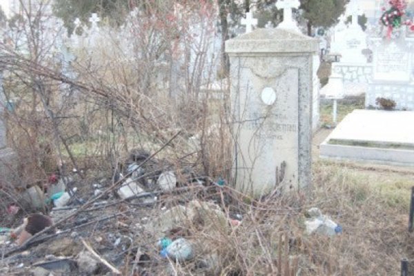 Anchetă în cimitirul din Ovidiu: un mormânt a fost vandalizat